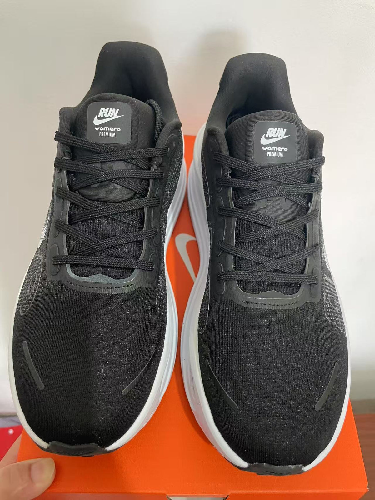Vomero Premium Running Shoes – Black & White